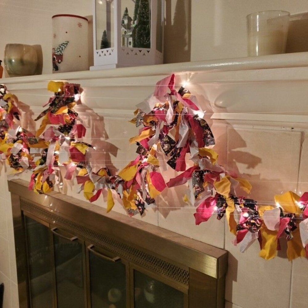 Santa Red Fabric Rag Lighted Garland Rustic 11 foot Farmhouse Americana Yellow